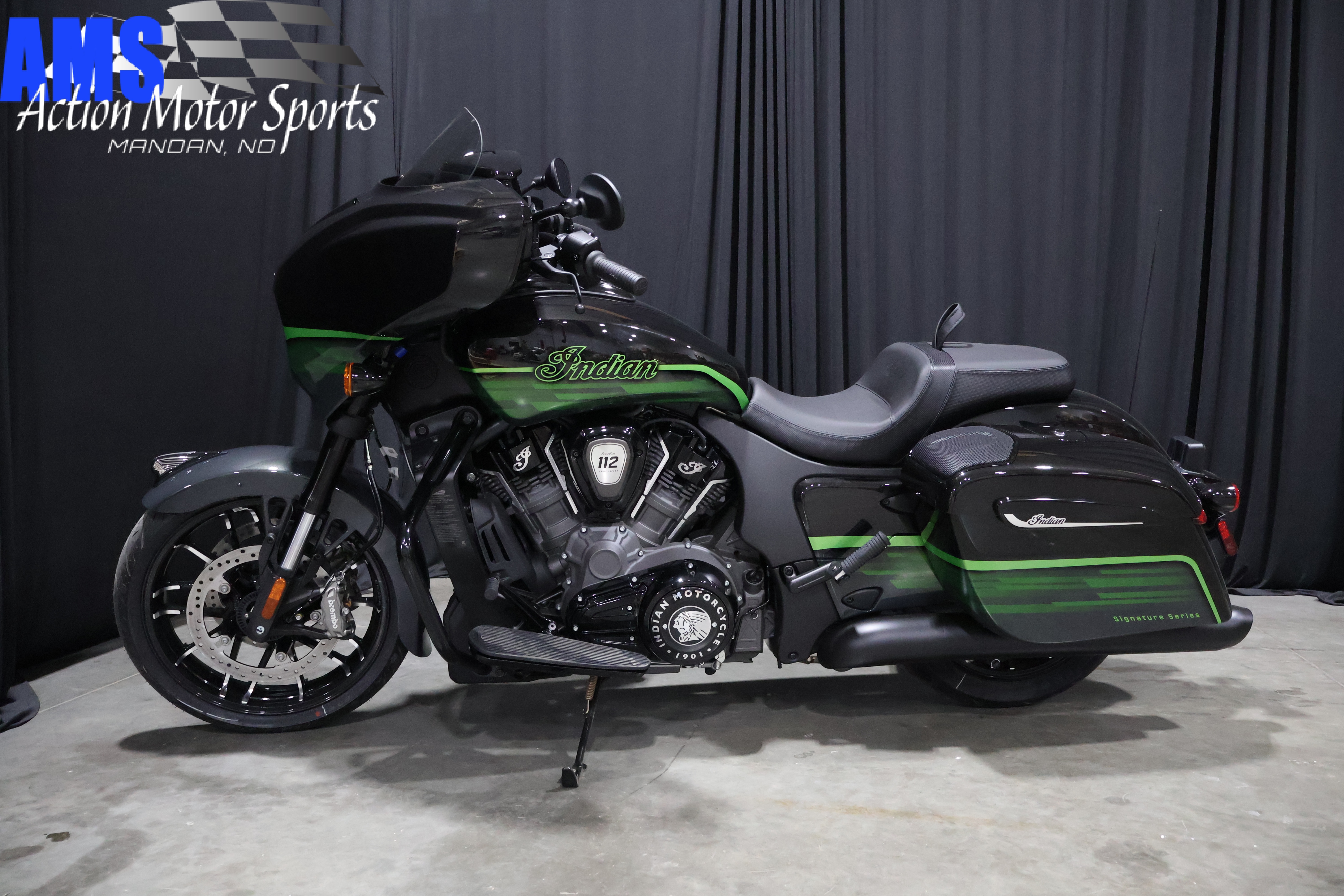 2026 Indian Motorcycle Chieftain® PowerPlus Dark Horse® Signature Series