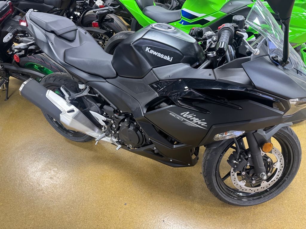 2026 Kawasaki Ninja® 500