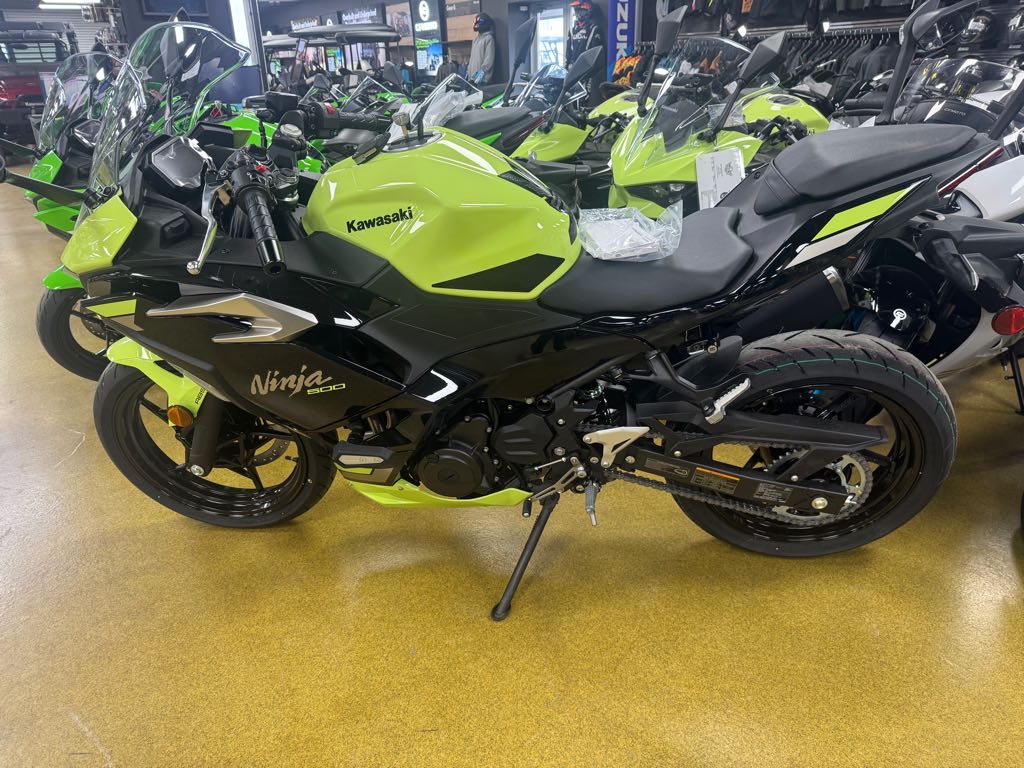 2026 Kawasaki Ninja® 500 SE ABS