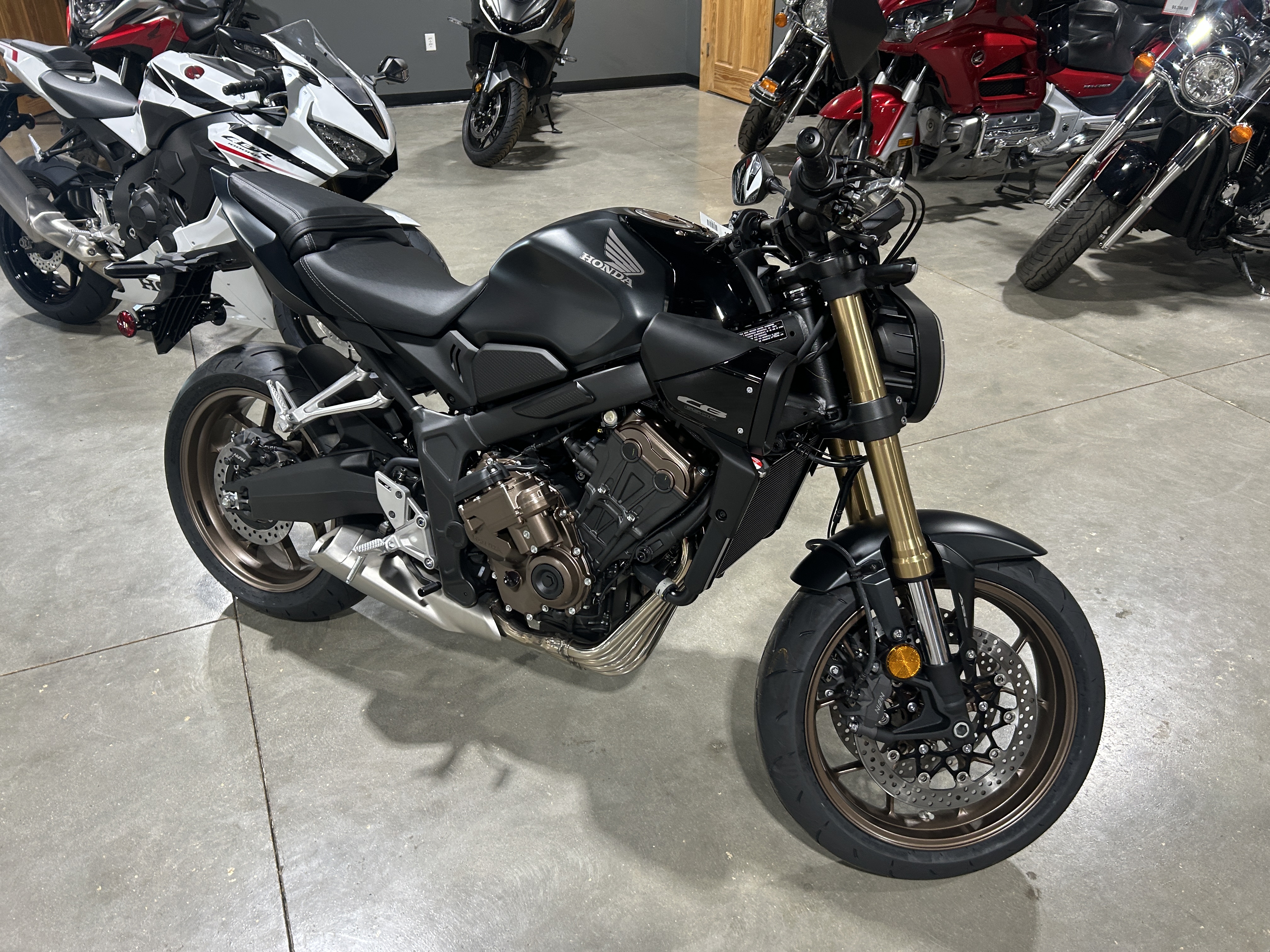 2026 Honda CB650R E-CLUTCH - Matte Black Metallic