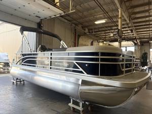 2027 Bennington S-One Fishing 22 S1FC Tritoon