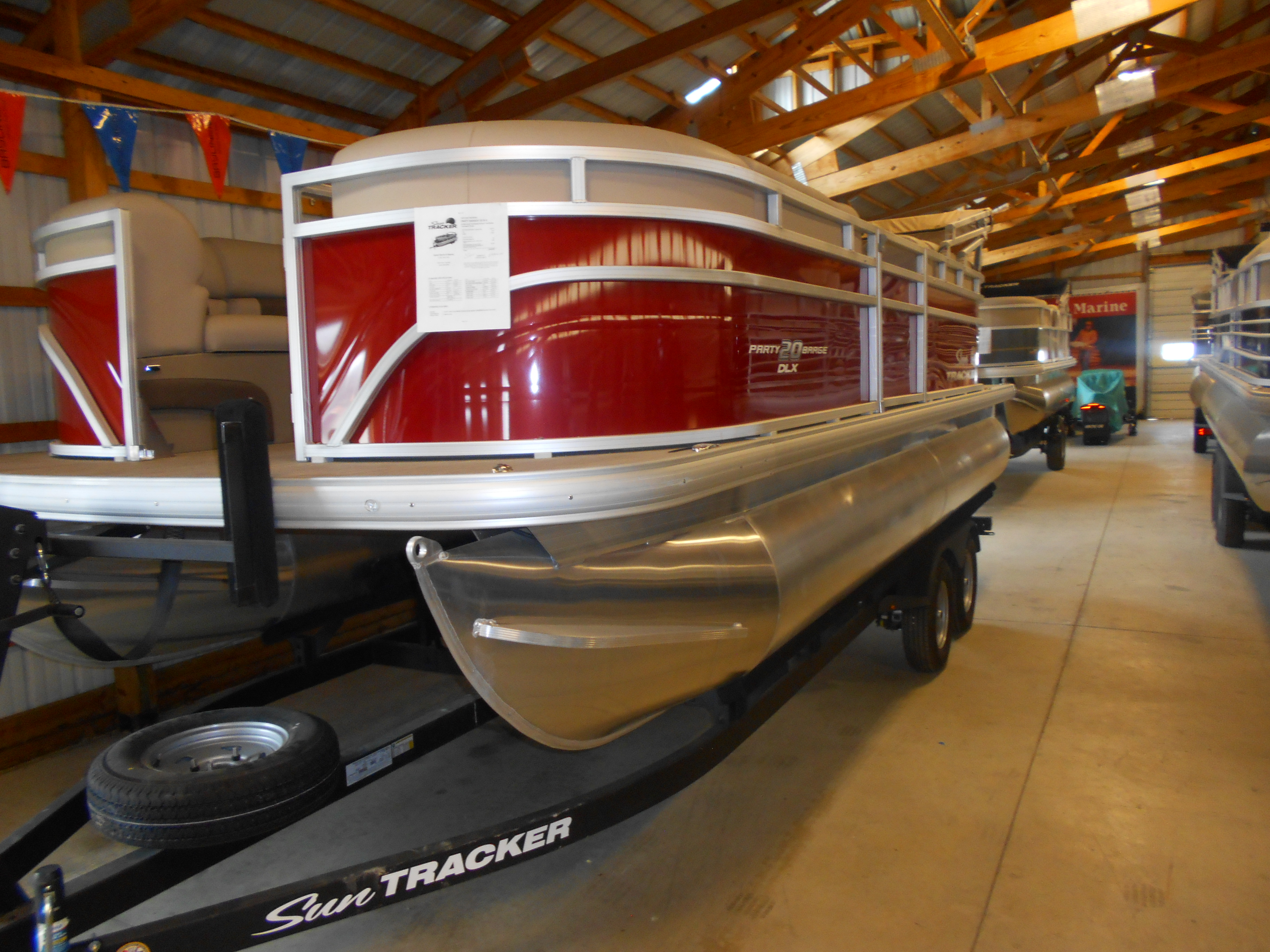 2025 Sun Tracker Party Barge 20 DLX