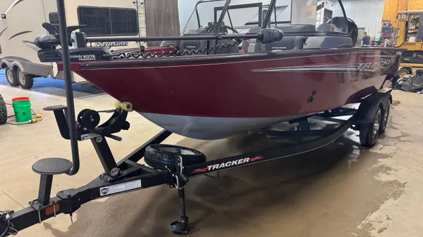 2022 Tracker Targa V-18 WT