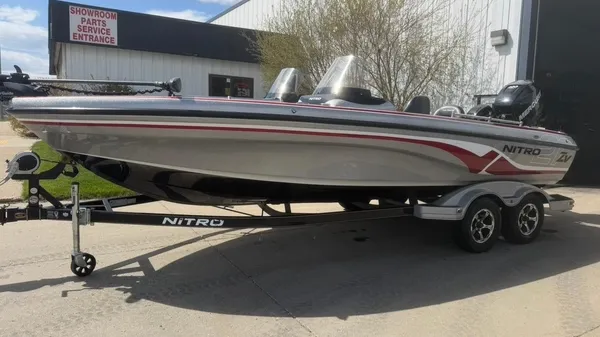 2015 Nitro ZV21