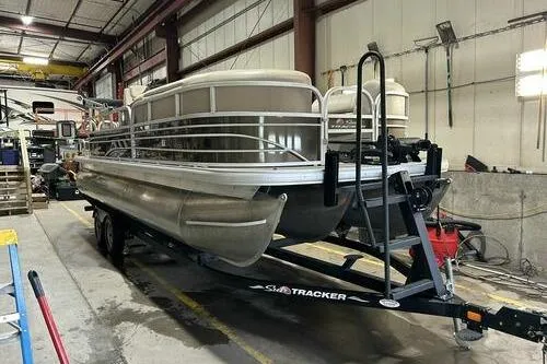 2022 Sun Tracker SportFish 22 XP3