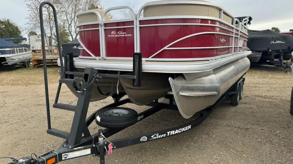 2022 Sun Tracker Party Barge 22 XP3