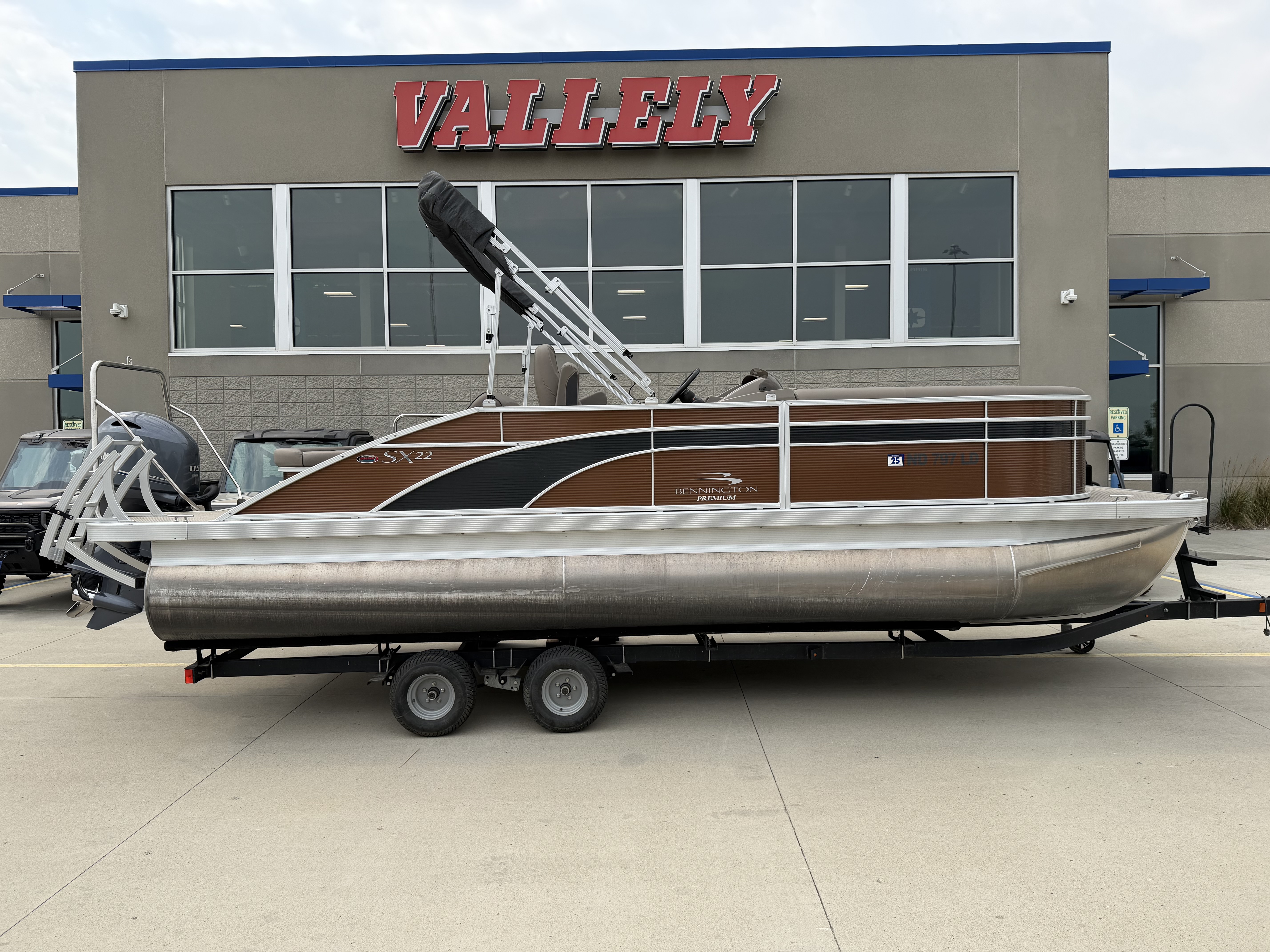 2020 Bennington 2020 BENNINGTON 22SX SWING BACK PREMIUM